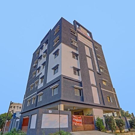 Oyo 81589 Aruna Dwraka Homes Хидерабад Екстериор снимка