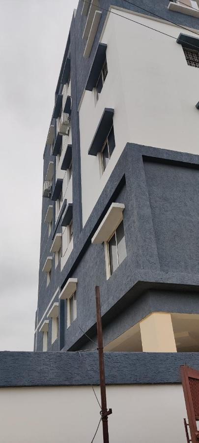 Oyo 81589 Aruna Dwraka Homes Хидерабад Екстериор снимка