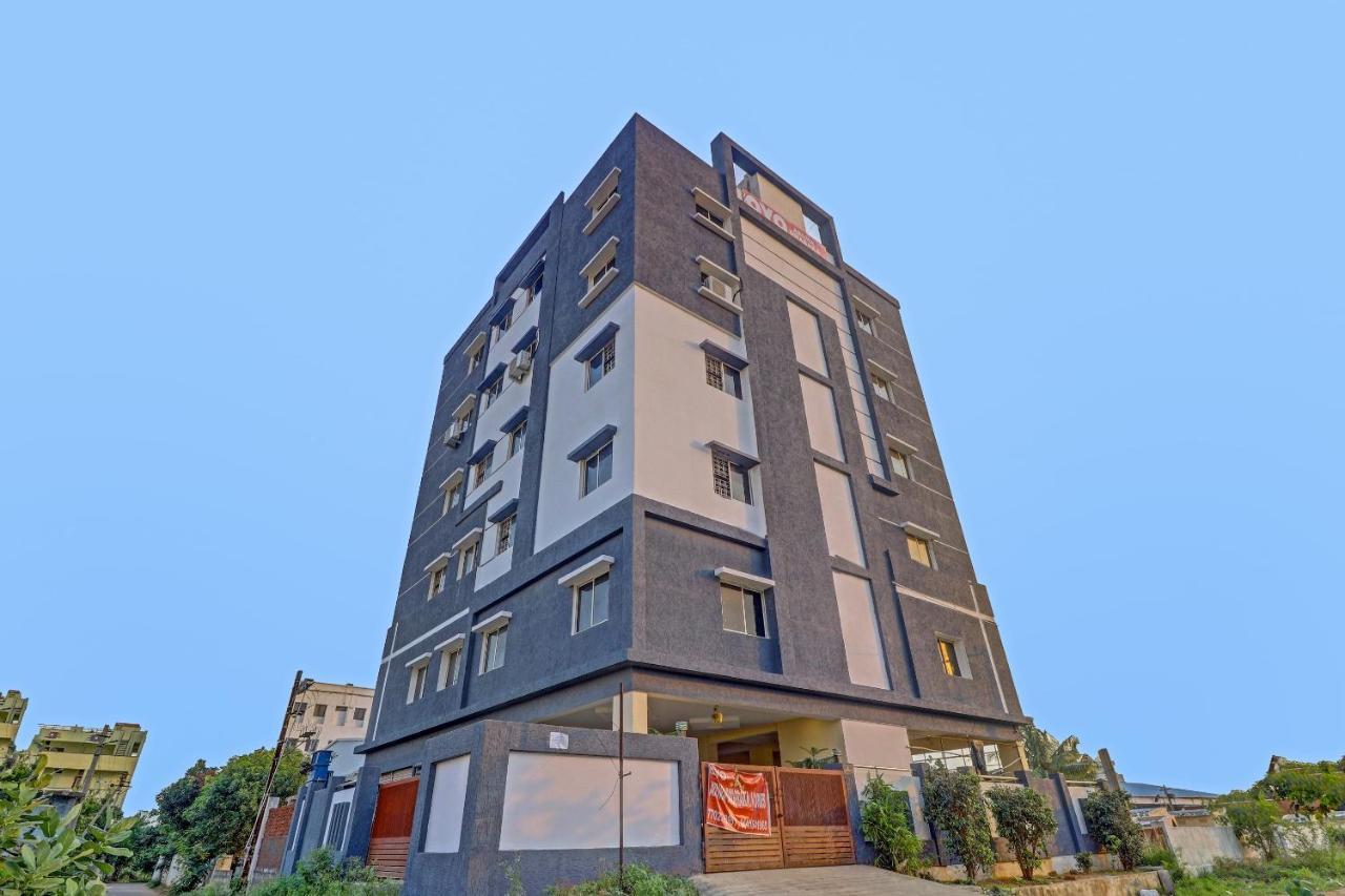 Oyo 81589 Aruna Dwraka Homes Хидерабад Екстериор снимка